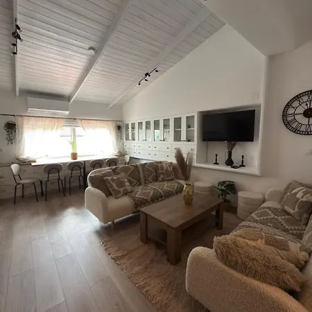 Julies Homes Apartment Kalavryta