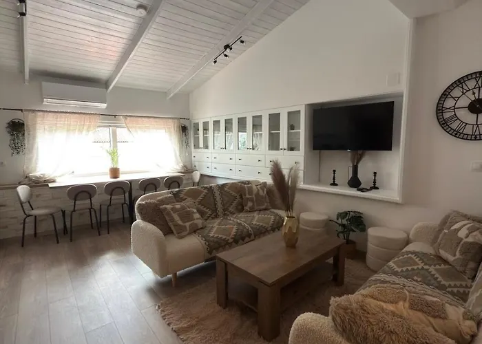 Julies Homes 아파트 칼라브리타